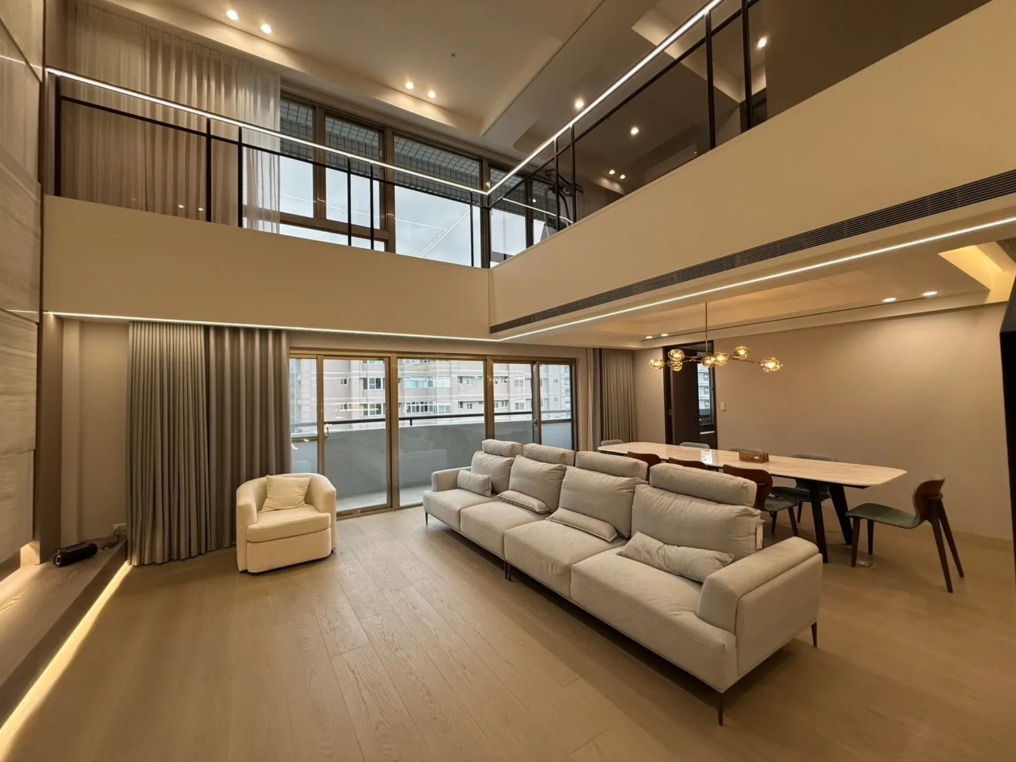 品質是我們對客戶最堅實的承諾！一凡透過實行透明化報價流程以及嚴格的現場監工，並堅持使用安全、環保的建材，針對基礎工程的強化（如防水、管線更新），從根本上杜絕隱患，確保每一個工程都能夠按照合約期成的高效完成，讓業主的投入獲得長久的回報。